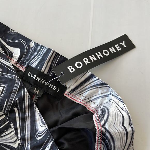 New BORN HONEY Satin Pleated Skort Mini Skirt Black White Marble SIZE Medium - Picture 7 of 7